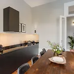 게스트하우스 The White Box Boutique House