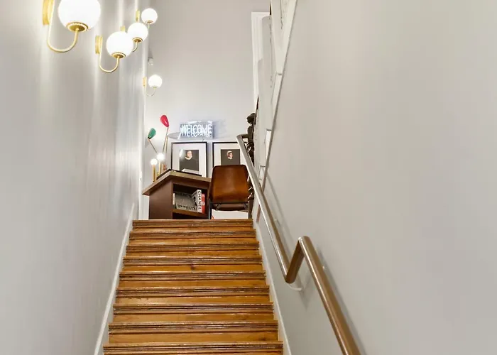 Гостевой дом The White Box Boutique House