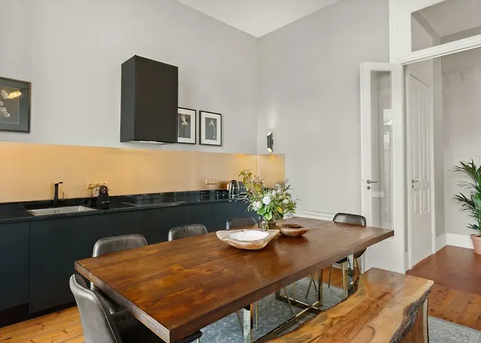 Гостевой дом The White Box Boutique House