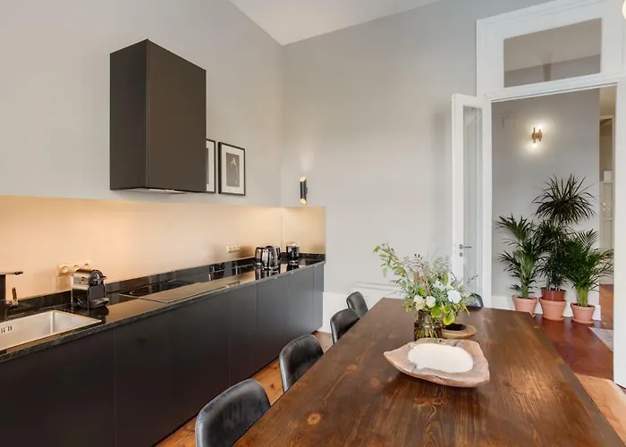 Гостевой дом The White Box Boutique House