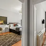 Gasthof The White Box Boutique House