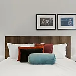 Gasthof The White Box Boutique House